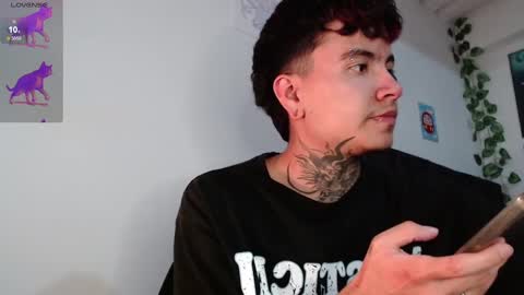 Snapshot of dannteftm chatting on 10.05.25 DANNTE online show from 10.05.25