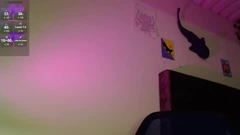 Snapshot of dannteftm chatting on 10.23.25 DANNTE online show from 10.23.25