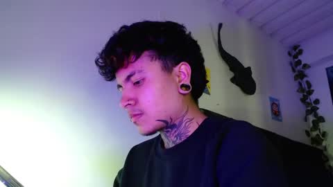 Snapshot of dannteftm chatting on 10.25.25 DANNTE online show from 10.25.25