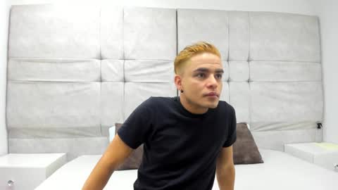 Snapshot of danny_butt_ chatting on 12.02.24 Daniel online show from 12.02.24