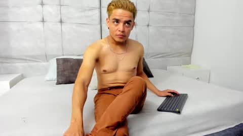 Snapshot of danny_butt_ chatting on 12.11.24 Daniel online show from 12.11.24