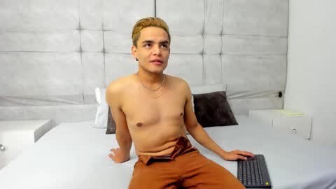 Snapshot of danny_butt_ chatting on 12.17.24 Daniel online show from 12.17.24