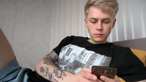 Snapshot of danny_love01 chatting on 04.15.26 danny online show from 04.15.26