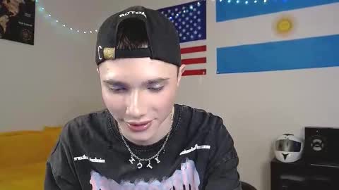 Snapshot of danny_noir chatting on 10.17.25 Danny online show from 10.17.25