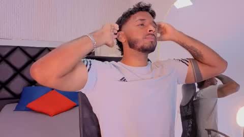 Snapshot of dante_jons chatting on 10.10.25 dante_jons online show from 10.10.25