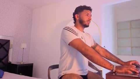 Snapshot of dante_jons chatting on 10.15.25 dante_jons online show from 10.15.25