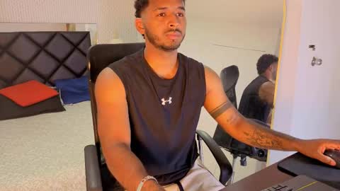 Snapshot of dante_jons chatting on 10.22.25 dante_jons online show from 10.22.25