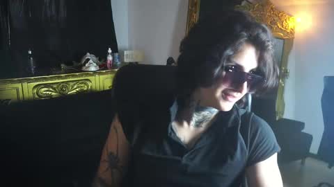 Snapshot of dantecoppolaa chatting on 02.11.25 Dante coppola online show from 02.11.25