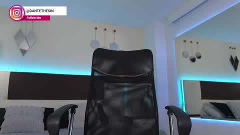 Snapshot of danteestone chatting on 12.19.25 Dante online show from 12.19.25