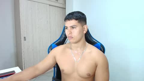 Snapshot of dantraxx chatting on 01.05.25 Dantraxx online show from 01.05.25