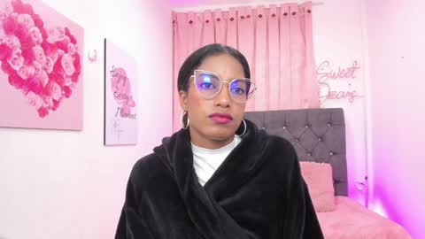 Snapshot of dany_brownie chatting on 01.06.25 hi im DanyBest Squirter here on cb online show from 01.06.25