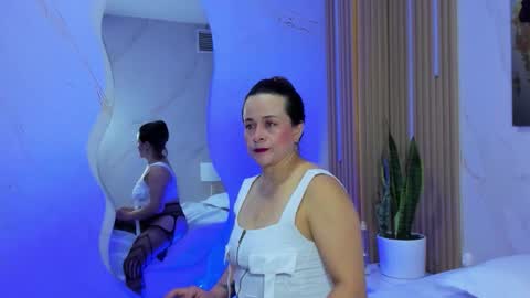 Daphne online show from 09.23.25