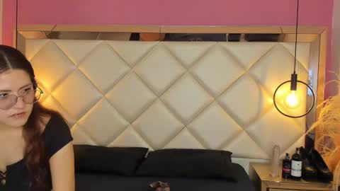 daphne_and_roger online show from 09.18.25