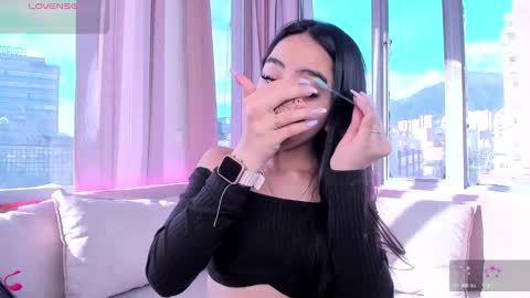 Snapshot of daphne_chers chatting on 10.08.25 daphne_chers online show from 10.08.25