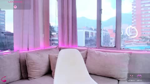 Snapshot of daphne_chers chatting on 10.21.25 daphne_chers online show from 10.21.25