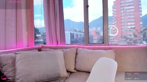 Snapshot of daphne_chers chatting on 11.08.25 daphne_chers online show from 11.08.25