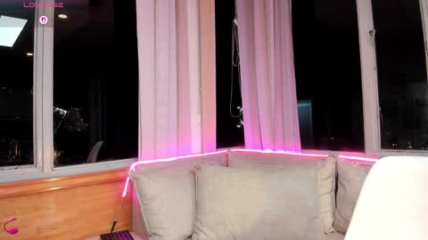 Snapshot of daphne_chers chatting on 11.10.25 daphne_chers online show from 11.10.25