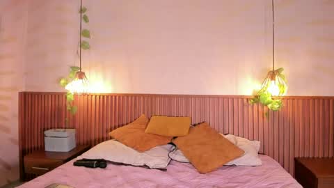 Daphne online show from 04.11.26