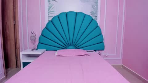 Snapshot of daphne_fox_ chatting on 01.12.25 Daphne  online show from 01.12.25