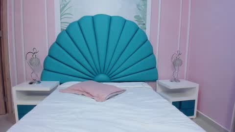 Snapshot of daphne_fox_ chatting on 02.19.25 Daphne  online show from 02.19.25