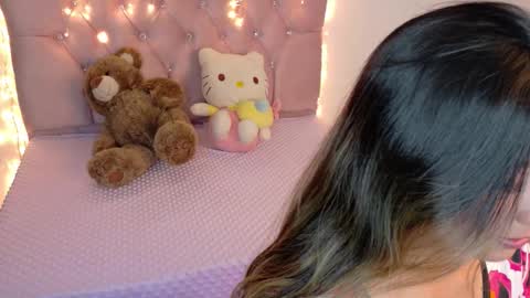 Snapshot of daphne_little chatting on 10.19.25 daphne_little online show from 10.19.25
