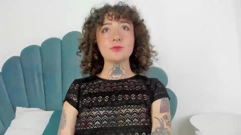 Snapshot of daphneblunt chatting on 10.23.25 DaphneBlunt online show from 10.23.25