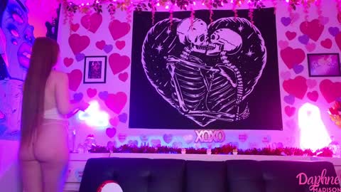 Daphne Madison online show from 02.05.25
