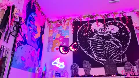 Daphne Madison online show from 10.11.25