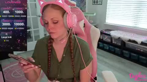 Snapshot of daphnemadison chatting on 06.22.26 Daphne Madison online show from 06.22.26