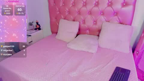 daphnesky__ online show from 09.09.25