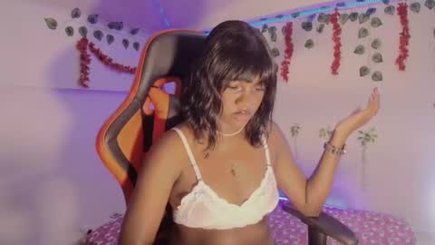 Snapshot of daphnewalker__ chatting on 02.07.25 Daphne online show from 02.07.25