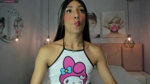 Snapshot of dara_petite_ chatting on 11.07.25 online show from 11.07.25