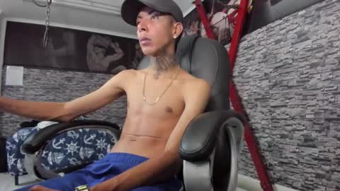 Snapshot of darikson_boy_ chatting on 11.10.25 Darikson online show from 11.10.25