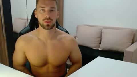 darius_94 online show from 11.13.25