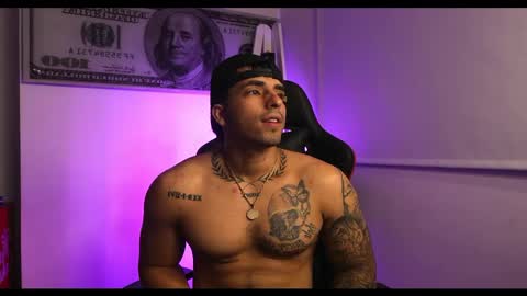 Darius Phoenix  online show from 02.15.25