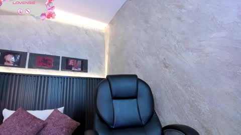 Dark online show from 09.12.25