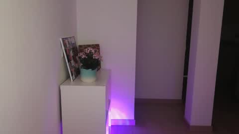 Snapshot of dark_enchantress_ chatting on 12.26.24 Sofia online show from 12.26.24