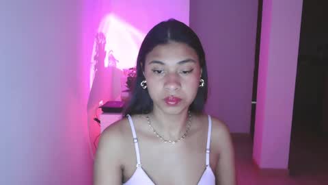 Snapshot of dark_enchantress_ chatting on 01.04.25 Sofia online show from 01.04.25