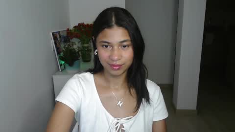 Snapshot of dark_enchantress_ chatting on 01.14.25 Sofia online show from 01.14.25