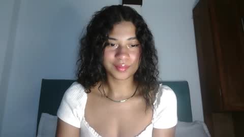 Snapshot of dark_enchantress_ chatting on 09.18.25 Sofia online show from 09.18.25