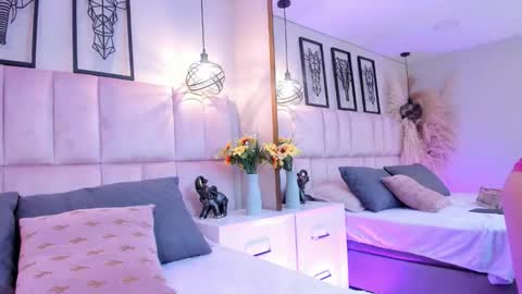 Snapshot of dark_nina_ chatting on 09.18.25 Nina online show from 09.18.25