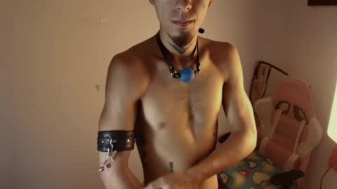 Snapshot of dark_rosse1 chatting on 02.10.26 rosse online show from 02.10.26