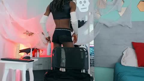 Snapshot of darkcandyboy chatting on 10.29.25 darkcandyboy online show from 10.29.25