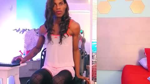 Snapshot of darkcandyboy chatting on 11.05.25 darkcandyboy online show from 11.05.25