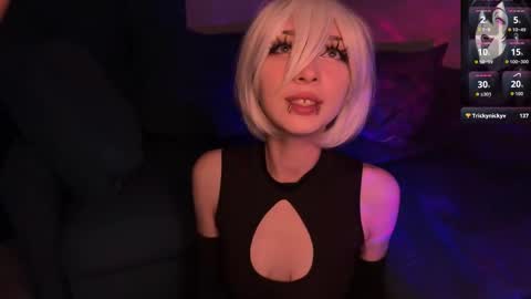 Snapshot of darkfirenight chatting on 09.29.25 Yuu online show from 09.29.25