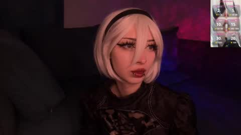 Snapshot of darkfirenight chatting on 10.05.25 Yuu online show from 10.05.25