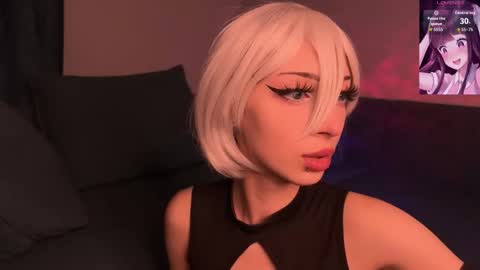 Snapshot of darkfirenight chatting on 10.09.25 Yuu online show from 10.09.25