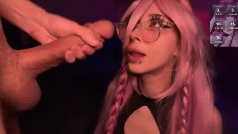 Snapshot of darkfirenight chatting on 10.22.25 Yuu online show from 10.22.25