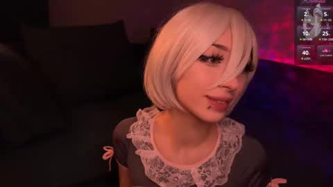 Snapshot of darkfirenight chatting on 11.05.25 Yuu online show from 11.05.25