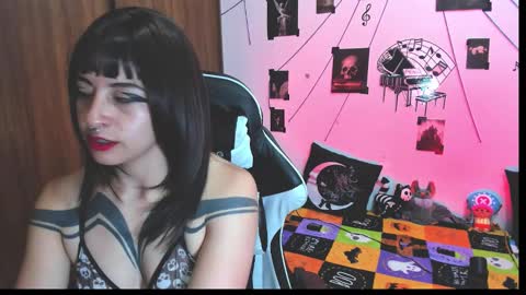 Hi Im Yuri  independent modelhelp me get my 111 hands upuwu online show from 11.24.25